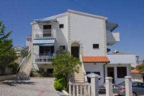 Apartments by the sea Arbanija, Ciovo - 13298